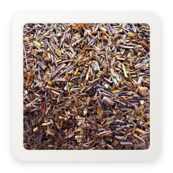 Losse thee Rooibos caramel room in een witte schaal